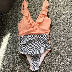 Small Cupshe slimming swimsuit- choral and stripped
